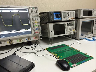 図２　実測でのプリント基板配線における高速ディジタル通信の評価